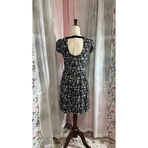 Kensie Fit and Flare Dress with Cap Sleeve Size S - Picture 3 of 4